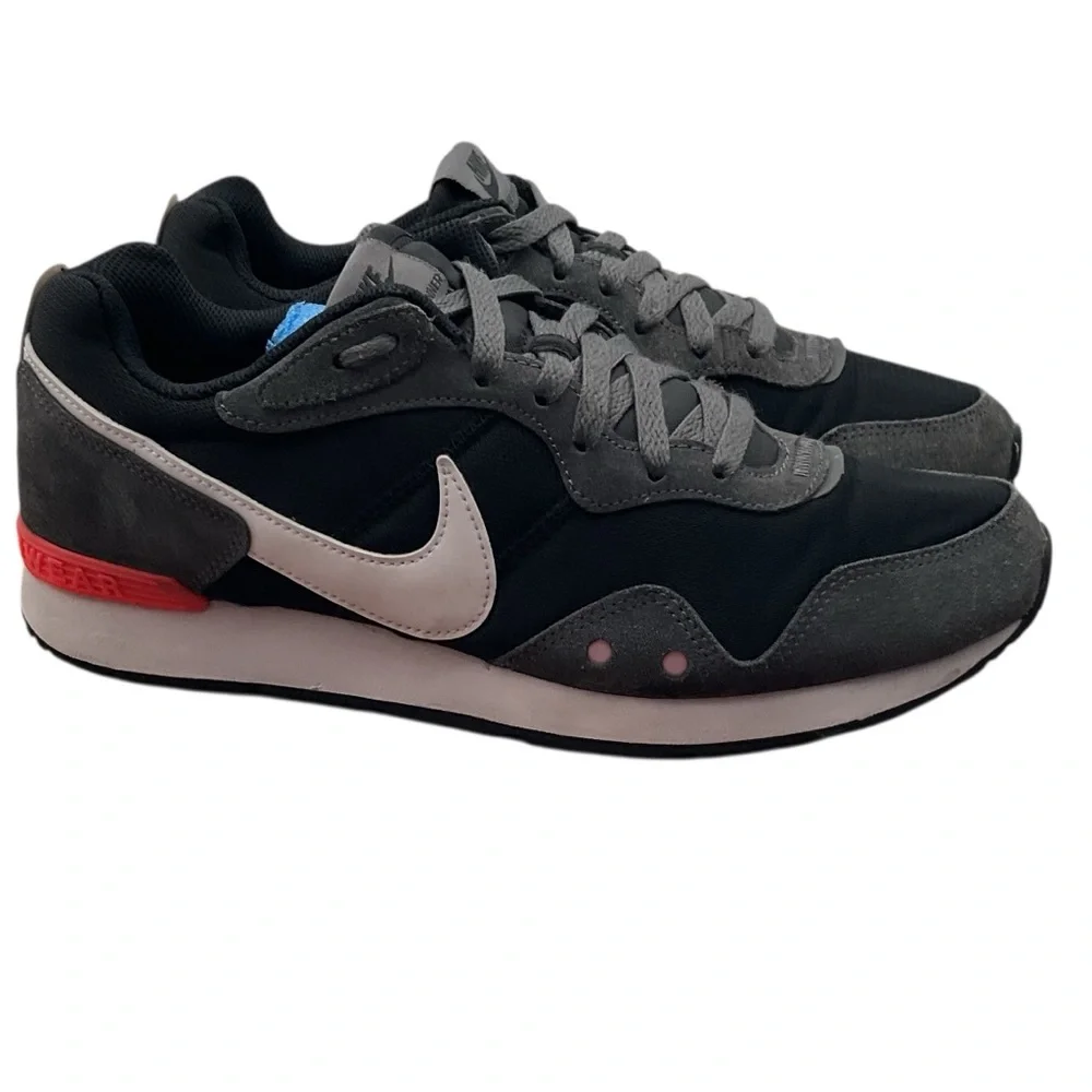Nike venture runner Black‎ and Red Sneakers with Durable Sole size 8.5